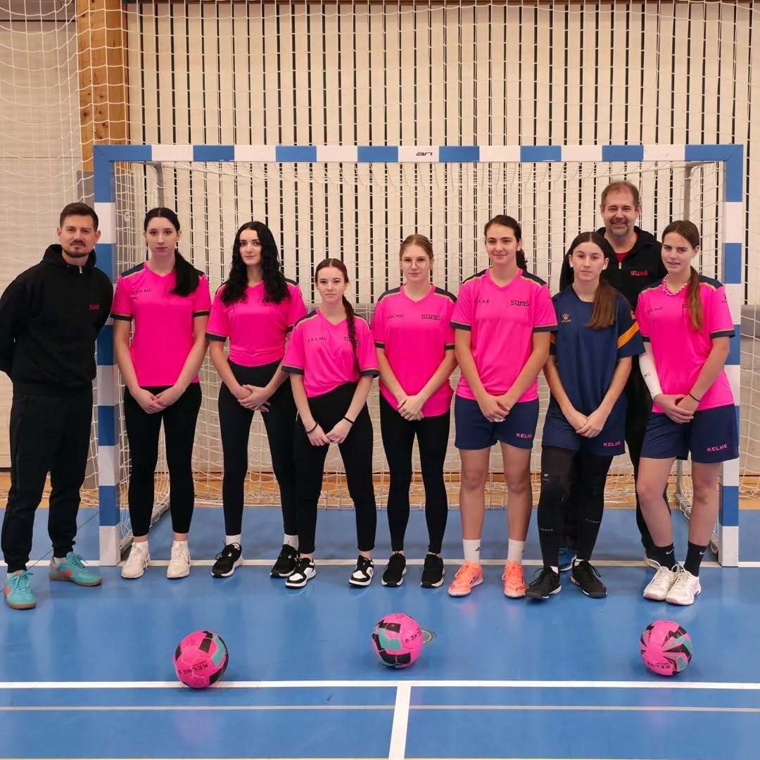 Zmaga za naše nogometašice